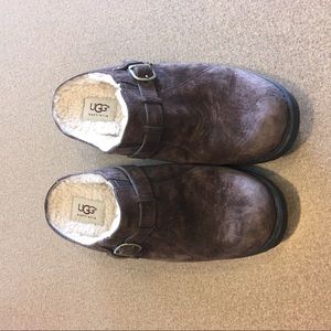 Ugg brown clogs with fur lining size 8